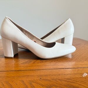 AEROSOLES Women's Cream Block Heel Pumps